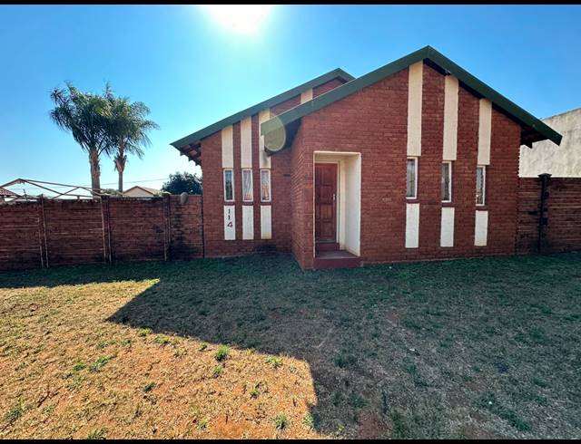 2 BEDROOM HOUSE FOR SALE IN FLORA PARK